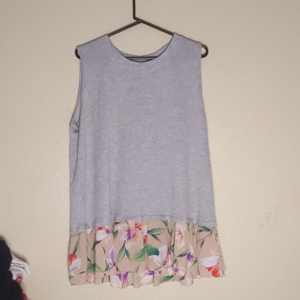 Gray no sleeve blouse w/ cream floral bottom